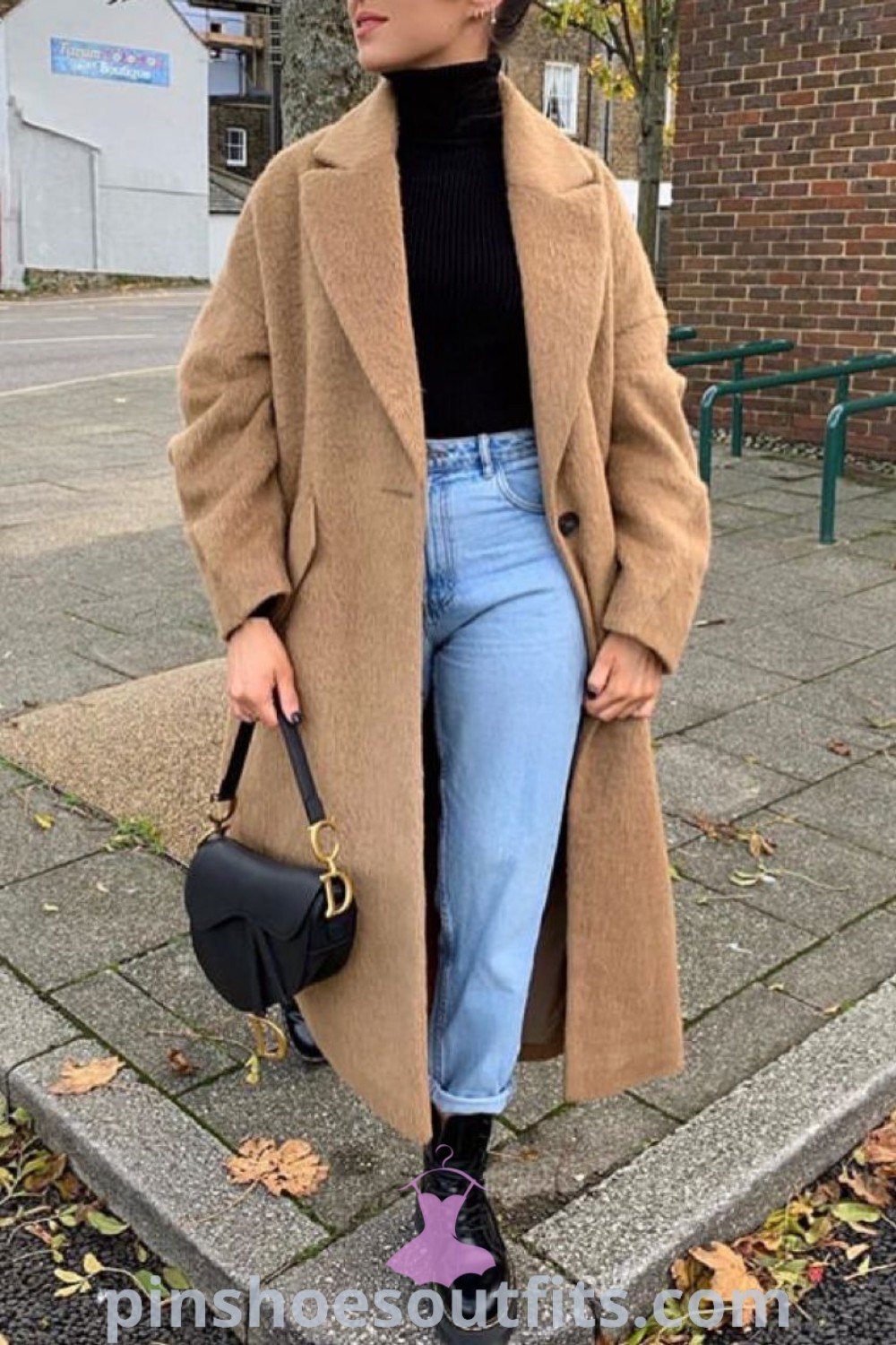 Long Brown Coat outfit showcasing a stylish winter fashion ensemble, featuring a camel coat. This look combines elegance and comfort, ideal for casual outings or chic gatherings. Discover outfit ideas to inspire your look this season at pinshoesoutfits.com.