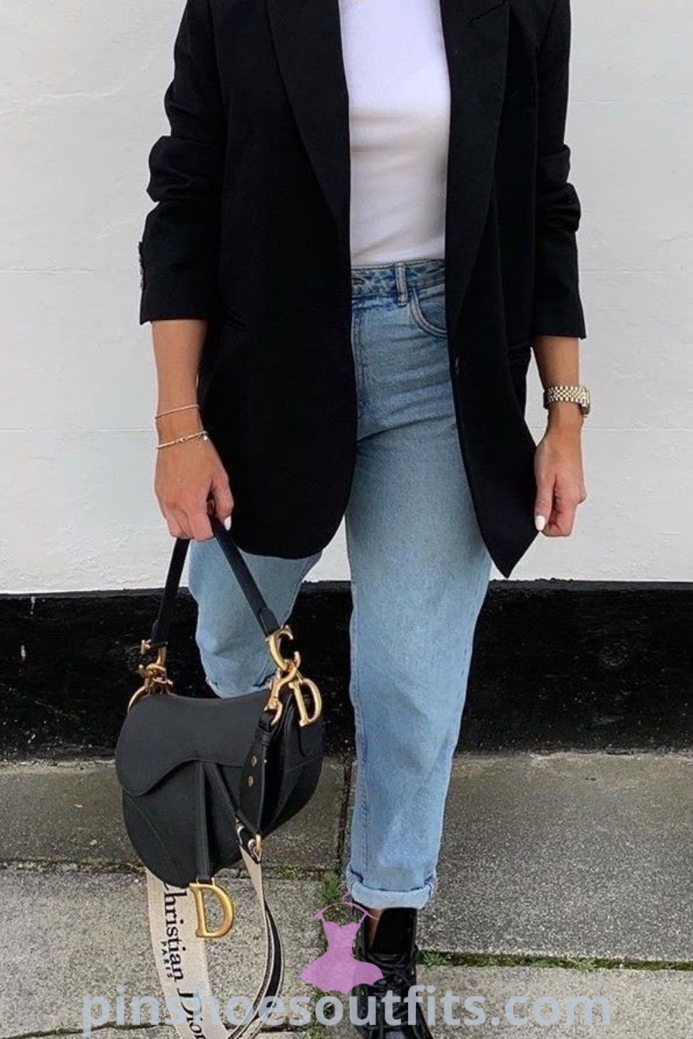 Stylish business casual outfits with jeans and oversized blazers, ideal for summer, 30-degree weather, and versatile enough for office or casual outings. Discover chic outfit ideas and inspiration for every woman at pinshoesoutfits.com.
