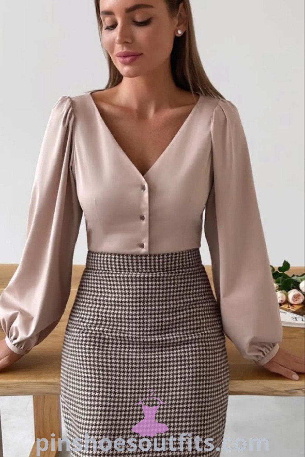 Stylish business casual outfits for women featuring classy work attire, professional looks, and comfortable fits. This collection of outfits offers inspiring ideas for office wear that look chic and sophisticated. Find your perfect office outfit at pinshoesoutfits.com.