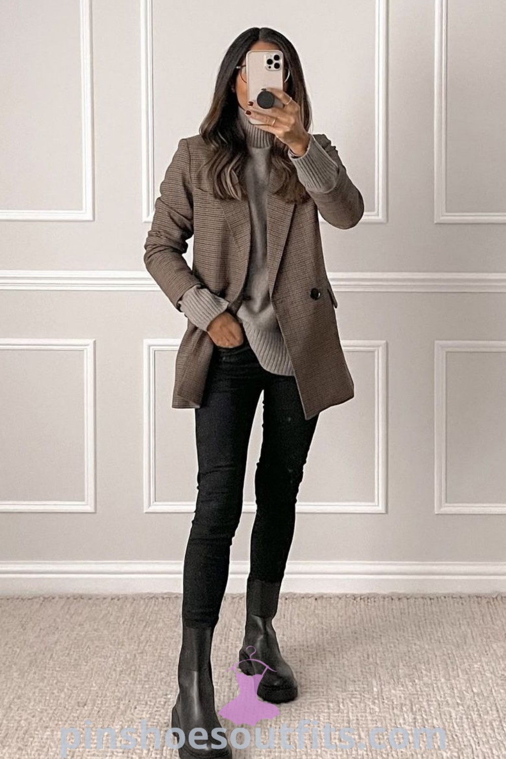 Chic Chelsea boots outfit in a professional setting with stylish office outfits for women. Featuring brown Chelsea boots with tailored pieces, this winter look balances elegance and functionality. Discover outfit ideas to inspire your look this season at pinshoesoutfits.com.