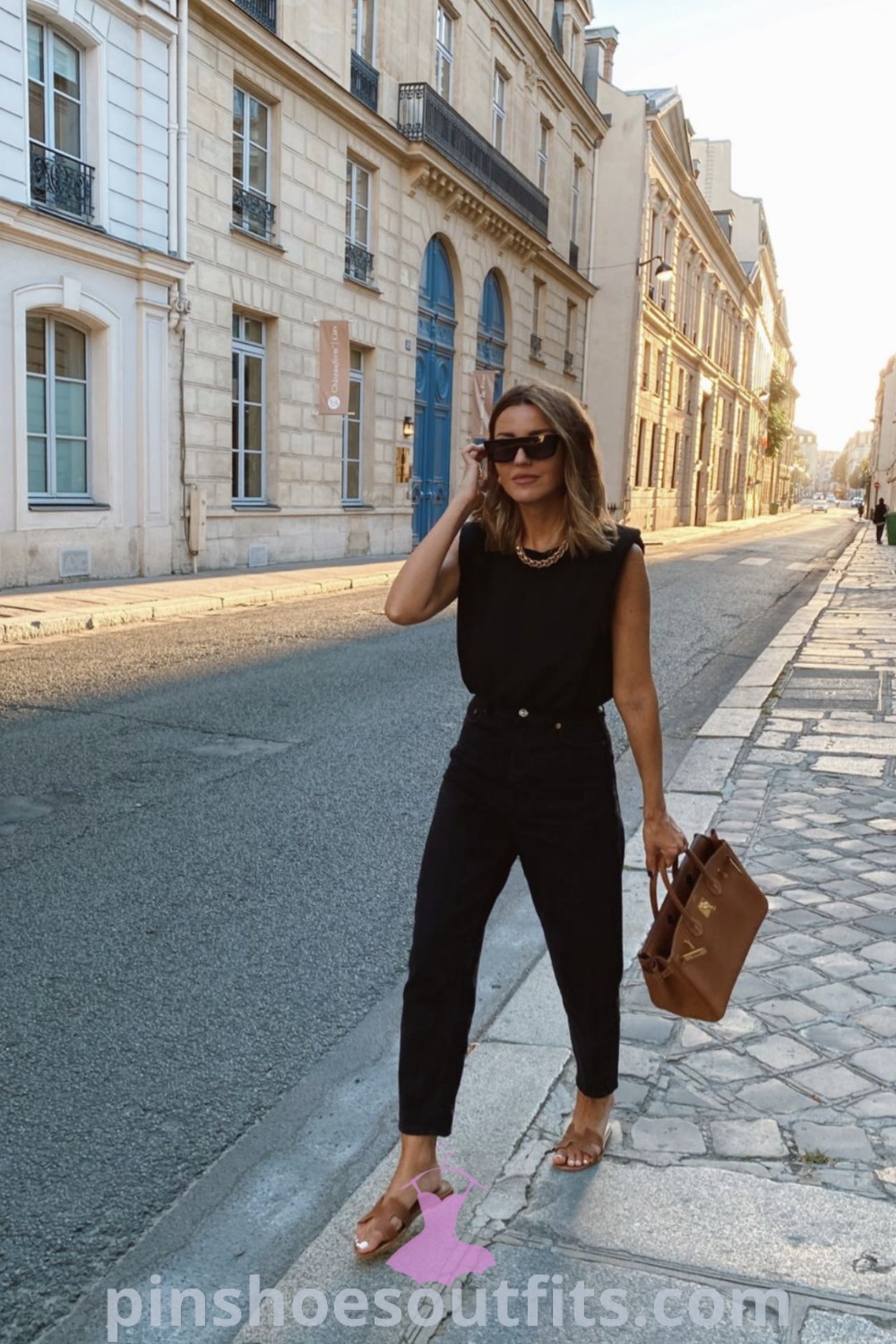 Casual work outfits featuring chic styles perfect for fall, blending street style with functional fashion. Discover outfit ideas to look chic and elegant this season at pinshoesoutfits.com.