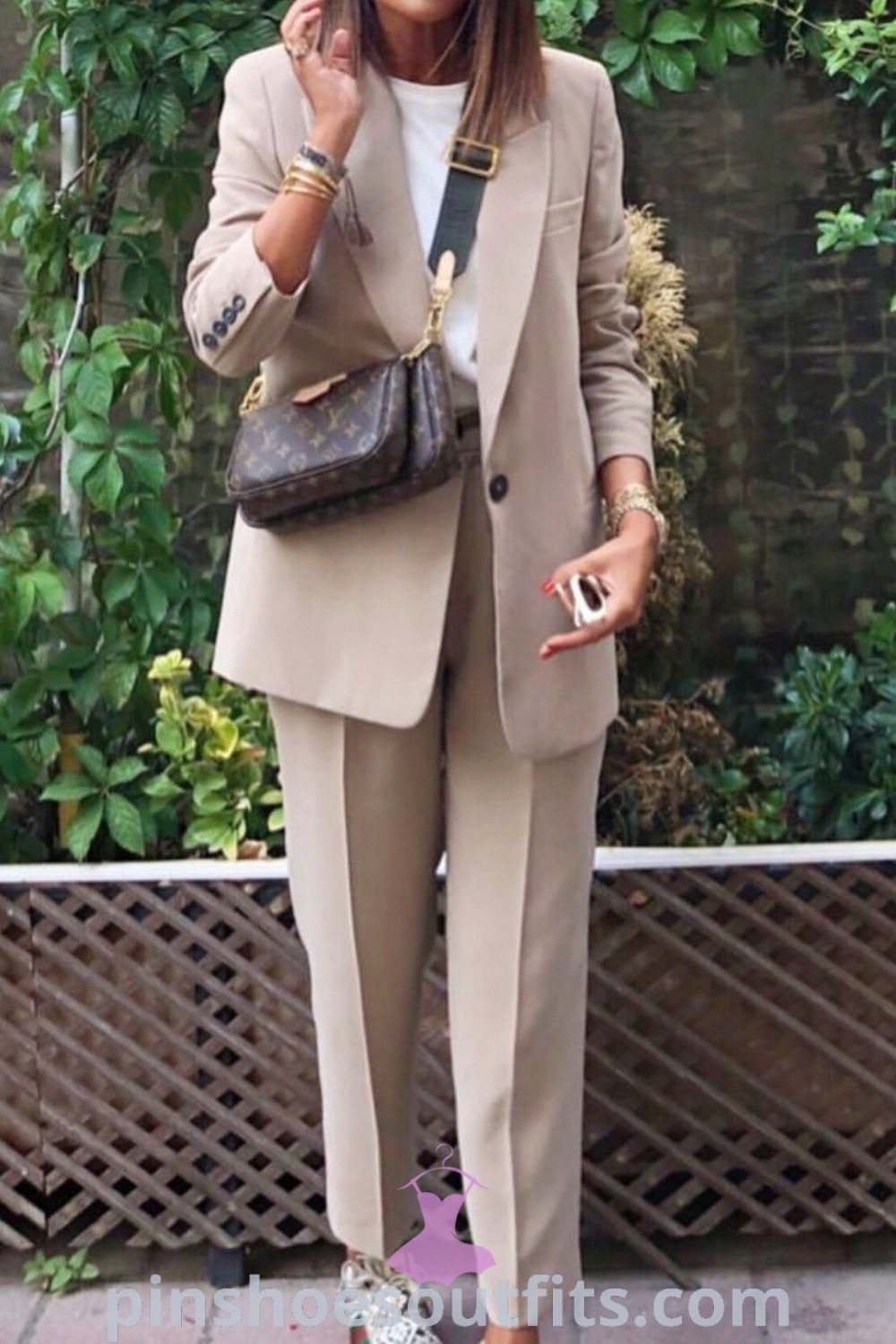 Stylish sneakers for women paired with suits and blazers create an elegant office look. Discover outfit ideas that blend chic and casual for women