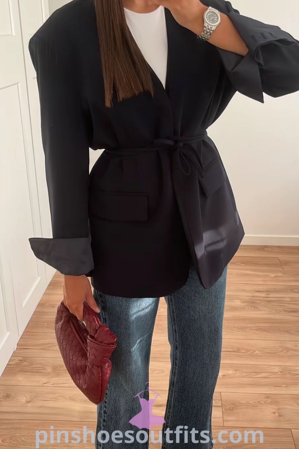 Chic office outfit ideas featuring a rainy day corporate outfit, speaker outfits for women, and super stylish combinations like sweatshirt and blazer. Discover practical and fashionable styles perfect for the workplace at pinshoesoutfits.com.