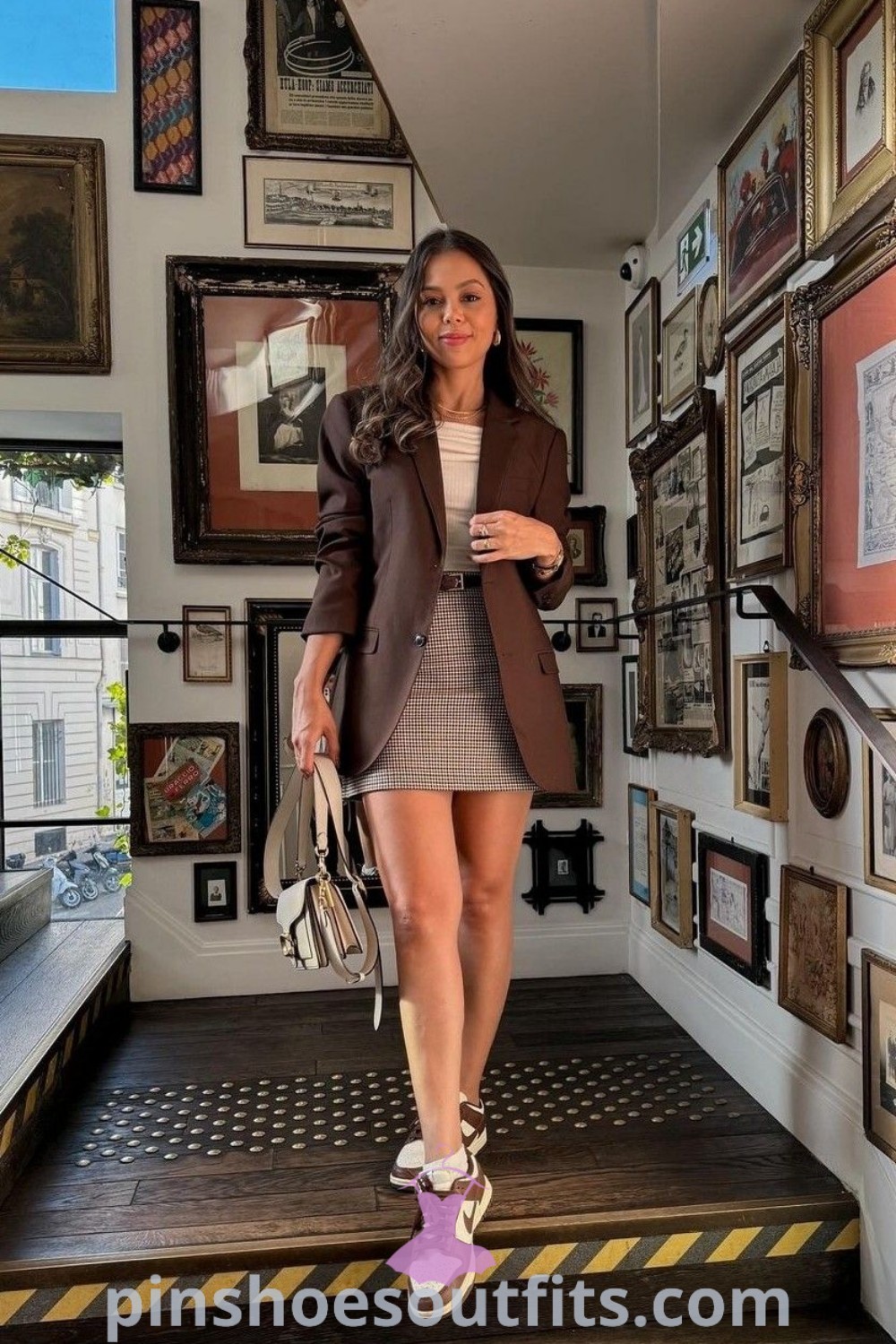 Chic outfit featuring Nike Dunk Brown sneakers, Blazer Colors, and a Blazer Sleeveless design. This super stylish ensemble is perfect for the office and casual events, showcasing the best outfits for every woman