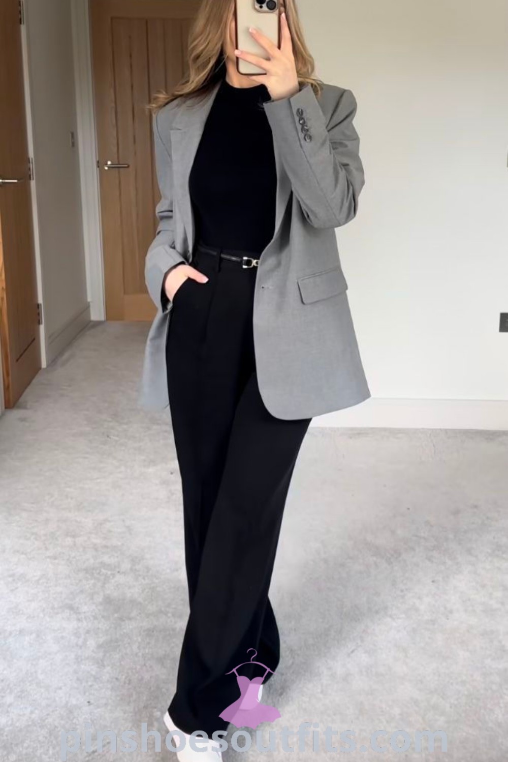Chic slacks and blazer outfit for women featuring a grey blazer and stylish slacks. Ideal for casual office environments and inspired by girl boss aesthetics, this outfit is perfect for every woman looking to elevate her style. Find more outfit ideas to look chic and elegant at pinshoesoutfits.com.