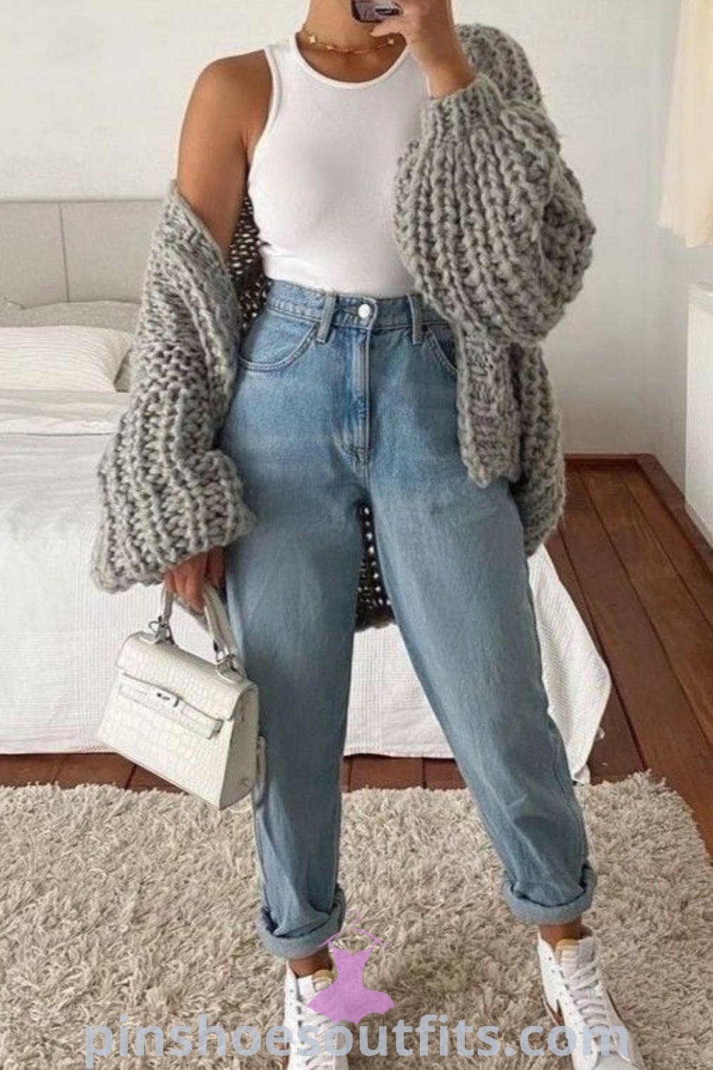 Fall inspired outfit ideas for women featuring cozy and casual styles, perfect for the beginning of fall and 81-degree weather. Trendy fall outfits with sneakers designed for everyday elegance and comfort. Explore more at pinshoesoutfits.com.