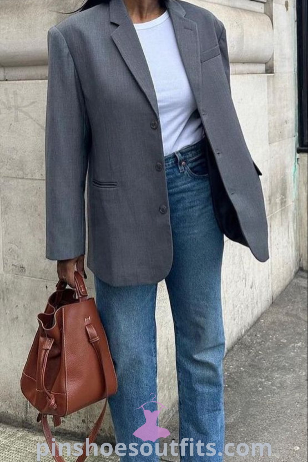 Stylish gray blazer outfit for women, ideal for networking events and corporate attire. Featuring a classy design that showcases young professional outfits, perfect outfit ideas to inspire your look this season. Explore more at pinshoesoutfits.com.