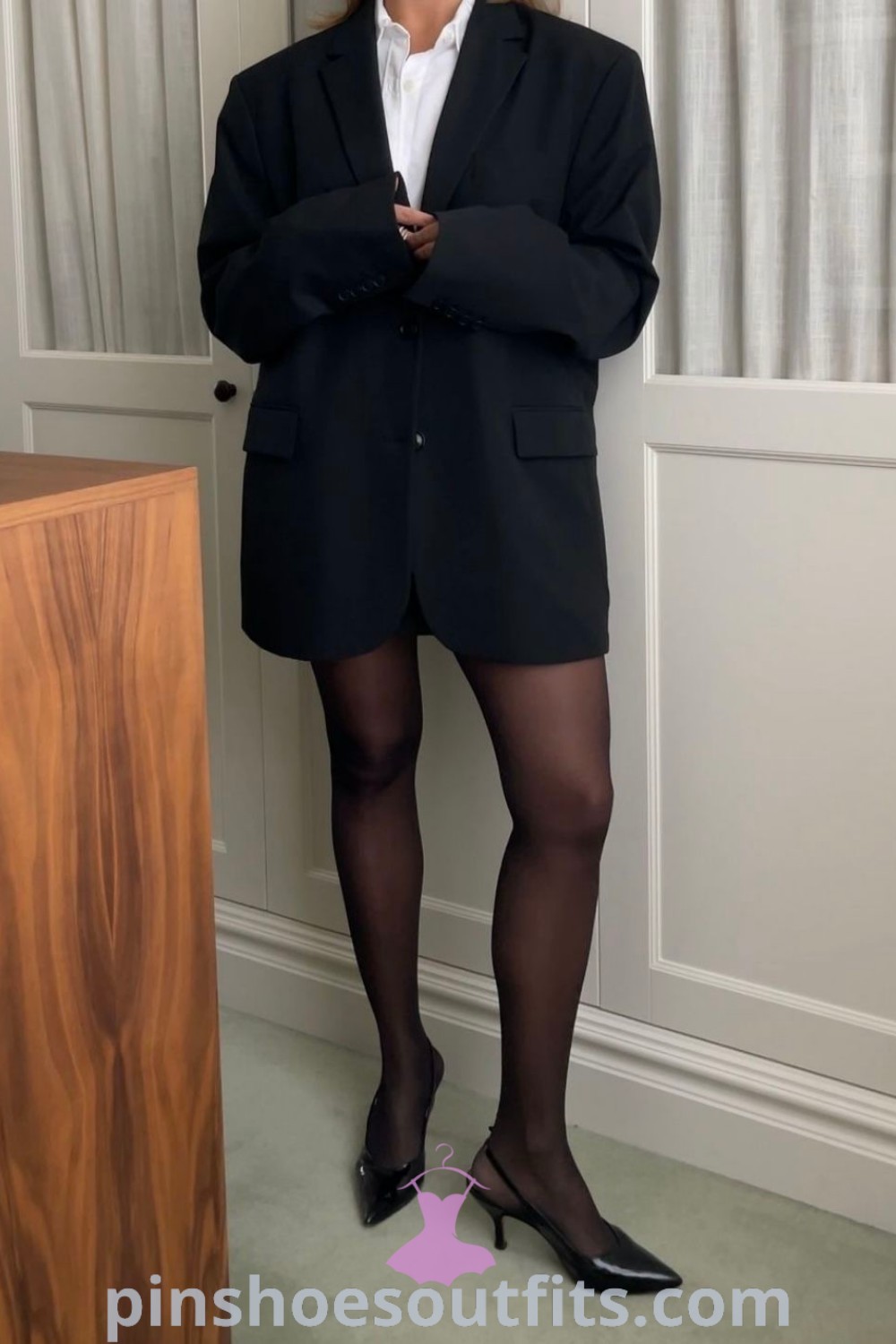 Stylish winter party guest outfit featuring an oversized blazer, Chelsea boots, and ballet flats, ideal for engagement parties and night outings. Perfect for inspiring looks this season, find more outfit ideas at pinshoesoutfits.com.