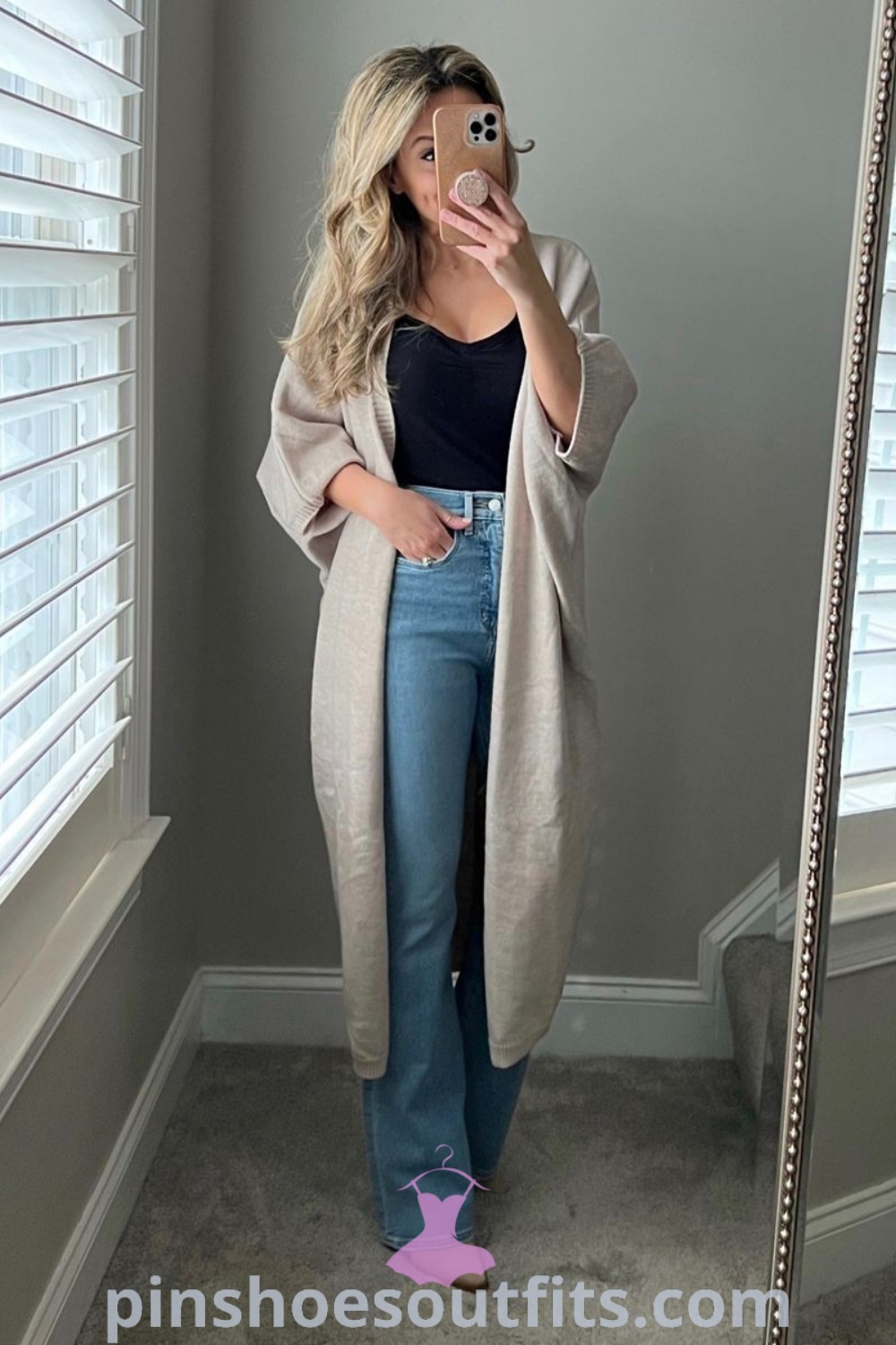 Cream Coatigan outfit featuring long beige cardigan for winter, perfect for business casual and casual winter church outings. Stylish outfit ideas for moms, including jeans and leggings combinations. Discover more on pinshoesoutfits.com.