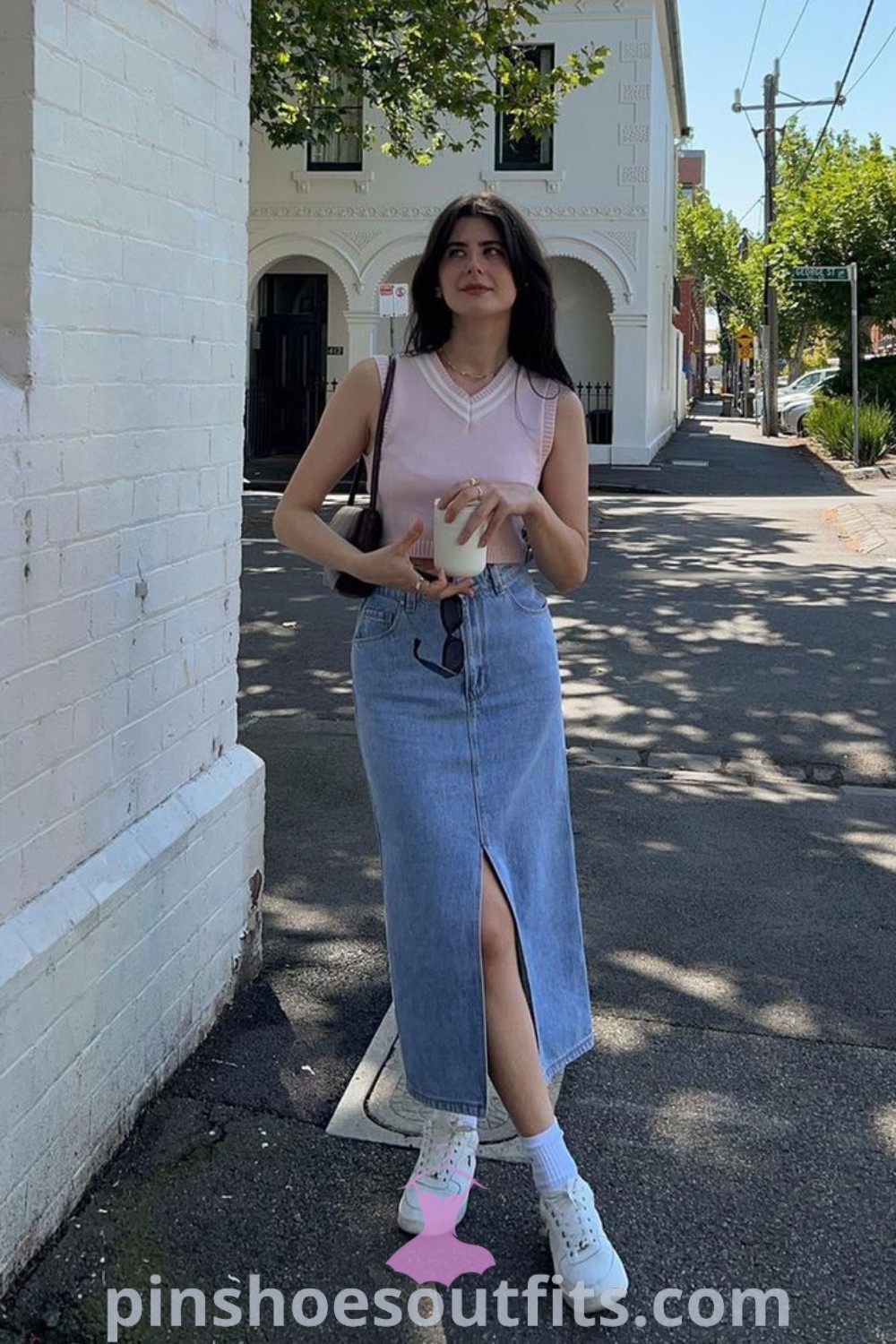 Casual college outfit ideas featuring denim skirt outfits, fest outfits, and everyday fashion looks. Stylish combinations perfect for college life, ensuring you stay chic and comfortable throughout your day. Discover more outfit inspiration at pinshoesoutfits.com
