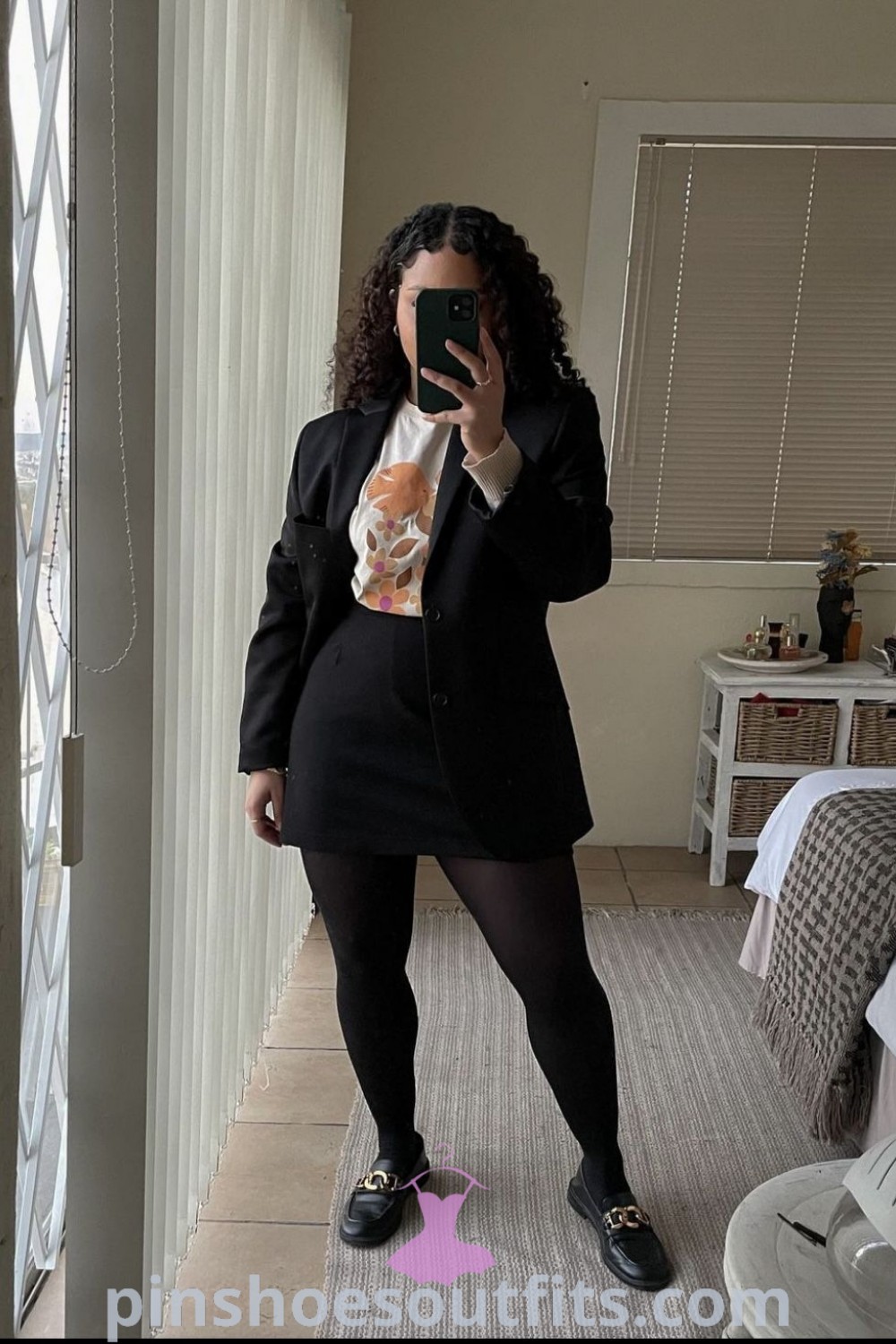 Chic animal print business outfit ideal for restaurant outings and professional settings, featuring stylish black elements and incorporating fashionable outfit ideas. Explore more inspiration at pinshoesoutfits.com.