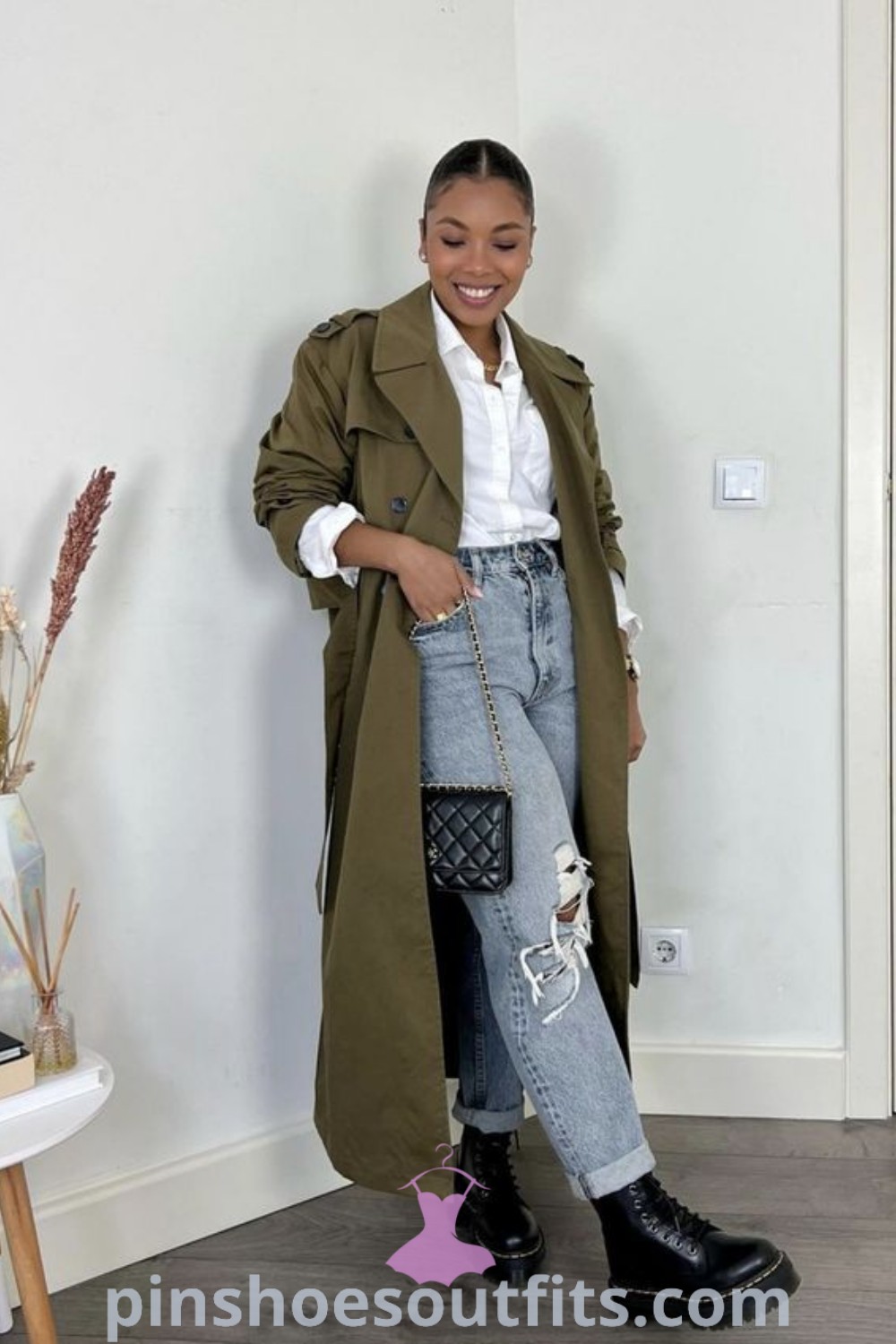 Elegant trenchcoat outfit suitable for winter, featuring stylish work outfits and casual chic elements. Perfect for versatile winter fashion outfits and inspiration for every woman
